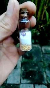 Batu mustika embun aura ungu