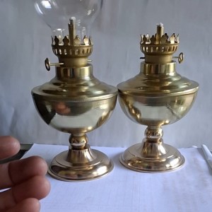 Đèn dầu bằng đồng thau