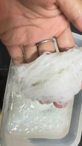 ขนมจีนอบแห้ง เส้นเล็กเหนียวนุ่ม สะอาดปลอดภัยไม่มีสารกันบูด 1กล่องมี10ห่อ99บาท