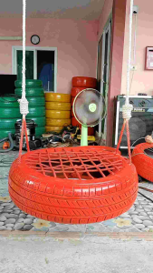 ชิงช้าทำจากยางรถยนต์