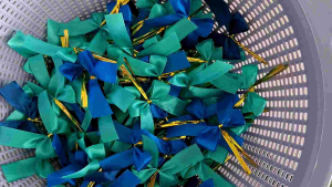 โบว์ผ้าคละสีโบว์รัดถุงขนมพร้อมลวด หน้าผ้า15มม ขนาด5-6ซม/20-50ชิ้น