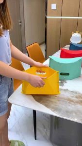 折叠小凳子 (1套2个) Folding Stool 出门携带方便的折叠小板凳，出门野餐，旅游，钓鱼🎣遛娃，家里都能用的上，不用的时候折叠起来也不占空间✨