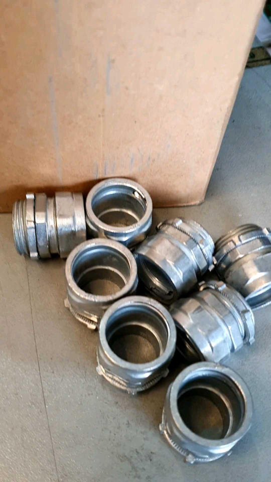 EMT CONNECTOR 3/4" Compression Type Zinc Die Cast (sold per piece)