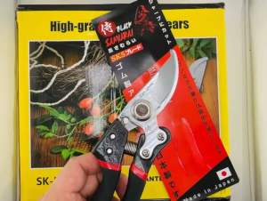 กรรไกรตัดกิ่งไม้ Black Samurai ตกแต่งกิ่งไม้ ตัดกิ่งไม้ ผลิตที่ญี่ปุ่น 100 % กรรไกร1อัน/สปริง สำรอง 2อัน กรรไกรตัดกิ่ง กรรไกรตัดกิ่งไม้ญี่ปุ่น - Lazada