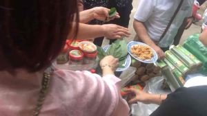 Sale sập sàn 3 hộp thịt chua tỏi ớt giá chỉ 150.000vnđ