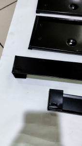 Tatakan Plat Nomor Mobil Model Slip Samping Hitam