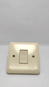 BROCO IB Sakelar Engkel Tanam CREAM NEW GEE 6621U SINGLE SWITCH -TUNGGAL/SAKLAR ENGKEL TUNGGAL BROCO