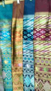 ผ้าถุงทออัดกาว แบบป้ายติดตะขอ ฟรีไซส์