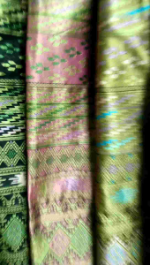 ผ้าถุงทออัดดาว ผ้าไหมแกมฝ้าย ฟรีไซส์แบบป้ายติดคะขอ