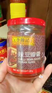 ซอสพริกเต้าซี่ ตรา Lee Kum Kee ลีกุมกี่ Chilli Bean Sauce 李錦記辣豆瓣醬 รสเด็ดสำหรับจิ้มกับข้าว กลิ่นอายฮ่องกงแท้ 226g