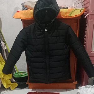 Jaket Winter Polos Elegan: Bahan Berkualitas Tinggi & Desain Simpel