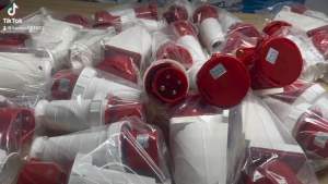 Ổ Phích cắm công nghiệp 63A/125A 1P 3P 4P 5P chấu nắp xoay chống nước di động và cố định tiêu chuẩn IP67