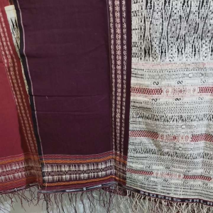 Ulos Ragi Hidup/Paccamot: Pakaian Adat Batak Toba