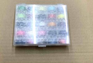 Hộp suốt máy may gia đình đa chức năng gồm 25 màu chỉ.