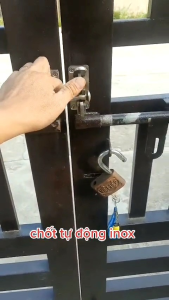 Bộ chốt cửa tự động chất liệu thép không rỉ rất tiện dụng