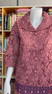 เสื้อลูกไม้พรีเมียมคอปกบัวกระดุมผ่าหน้า