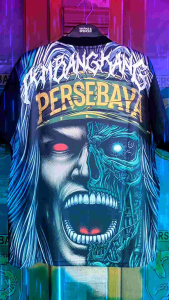 Kaos Tenggkorak Pembangkang Persebaya: Desain Unik & Casual untuk Penggemar Sepak Bola