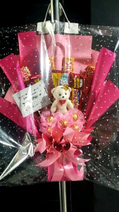 Kinovsyashop - Bucket Silverqueen en Beng-beng plus Chocolate Balls Tobelo/Bucket Wisuda/Kado Ulang Tahun/Bucket Murah