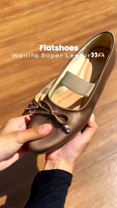 Sepatu wanita flat terbaru ONE LOVE seri ZEERA model balet ada akses pita yang cantik dengan variasi karet elastis memakai sol karet TPR yang empuk dan lentur