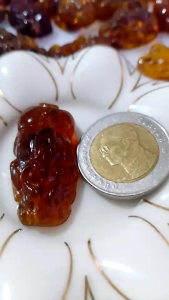 กำไลปี่เซี๊ยะงานแกะสลักจากอำพันพม่าแท้ค่ะ