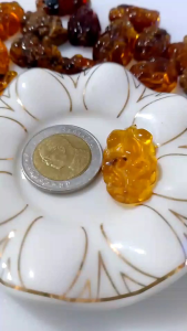 ปี่เซี๊ยะงานแกะสลักจากอำพันพม่าแท้ค่ะ