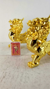 ปี่เซี่ยะเรียกทรัพย์คู่สีทองแถมปลาหลีฮื้อเงินทองกองเต็มบ้าน ปี่เซียะงานเรซิ่นชุบทองเคขนาด4.5*10.5*11.5ซม. ราคาคู่ละ500บ.