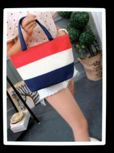 กระเป๋าผ้าแคนวาส สีสรรสดใสไม่ซ้ำใคร ใบใหญ่จุของได้เยอะ ทำจากวัสดุอย่างดี มีสีสดใสให้เลือกหลายสี จะถือ