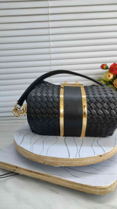 Tas Voltus Pesto 3 Ruang Terbaru. Bisa Muat Banyak Bahan Kulit Sintetis