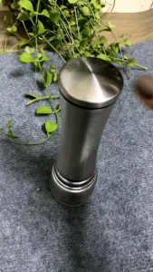 Lọ đựng tiêu kèm xay tiêu 2 trong 1 tiện lợi chất liệu inox không rỉ kháng khuẩn