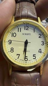 Đồng hồ nam SCRIPT JAXIS QUARTZsize 35mmkhung bọc vàng mặt vàng cọc số học tròsử dụng máy vàng MIYOTA SUPER 2035dây da vân cá sấuhình thức sản phẩm còn khá mớidây da hơ