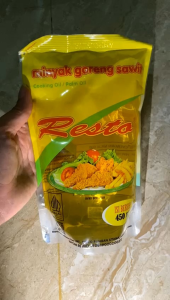 Resto Minyak Goreng Pouch Ukuran 450ML