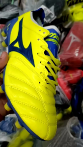 รองเท้า สตั๊ด มิซูโน่ ฟรีกล่องดันทรง ที่มีสินค้าทุกวัน ส่งสินค้า 100% สินค้าใช้เวลาเดินทาง 2-3 วัน