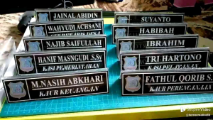 PAPAN NAMA MEJA NAMDASK AKRILIK