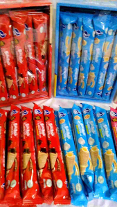 Twinfish Supa Roll Center Filled Triangular Wafer Bar 30pcs Crispy Wafer Snack Chocolate / Strawberry / Milk Flavor