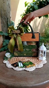 Hampers Lebaran & Idul Fitri: Menyajikan Kue Kering