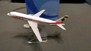 Middle East Airlines MEA A320 Diecast Airbus Airplane Model 6 Inches Collectible Toy with Display Stand for Collection