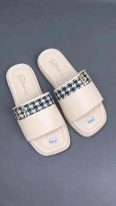 Sandal Platform Wanita Kekinian: Sendal Cewek Terbaru Desain Elegan