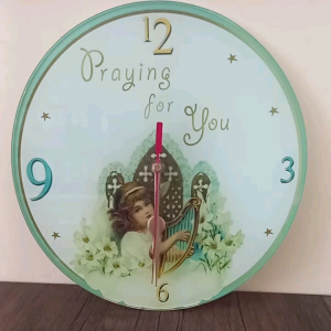 Jam Dinding Kaca Rohani Kristen Katolik Gambar Angel / Praying For You GWC 6905