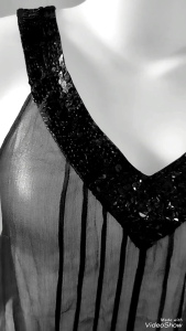 7124: เดรสสั้นหรือใส่เป็นเสืัอตัวยาว ผ้าชีฟอง คอวี ปักเลื่อม ทรงปล่อย ซีทรู ชายกระโปรงบาน size  12 (38-38-46")