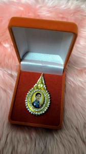 ล็อกเก็ต เข็มกลัด จี้ห้อยคอ พระบรมฉายาลักษณ์ พระองค์ภา (พร้อมกล่อง)!!! สินค้าสวยงาม คมชัด สินค้าพร้อมส่ง ทางร้านส่งสินค้าทุกวันครับ