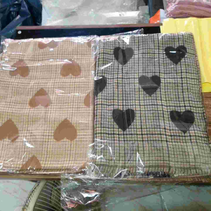 ใหม่ พร้อมส่ง ผ้าพันคอ ลายสก๊อตหัวใจ 2 in 1 ผืนใหญ่มาก สไตล์เกาหลีสุดคิ้วท์ ผ้าคลุมไหล่