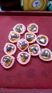 ดอกว่านเสน่ห์หา สายเมตตามหาเสน่ห์ ผู้คนรักใคร่ในน้ำมันจันทร์หอม