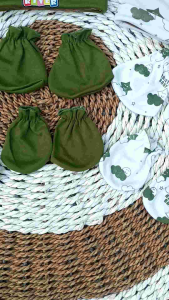Topi & Kaos Kaki Bayi Baru Lahir: Perawatan & Aksesoris