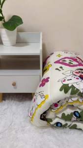 ผ้าห่ม6ฟุต ผ้าห่มนวมผืนใหญ่หนานุ่มห่มได้สบายลายกาตูนมินิมอลน่ารัก ผ้าCottonไม่ระคายเคืองผิว