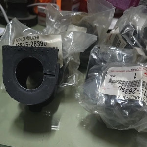 ยางกันโคลงหน้า TOYOTA KDH222 แท้ศูนย์ 100 % **ราคาต่อ1ตัว** รหัส 48815-26370 ผลิตในประเทศญี่ปุ่น ถ่ายจากของจริง ถ้าไม่แท้ยินดีคืนเงินเต็มจำนวน