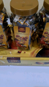 COKLAT ALMOND 1PACK ISI 4 TOPLES