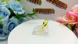 Cincin Kuningan Motif Klasik: Aksesoris Fashion Wanita