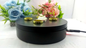 Cincin Logam Kuningan Motif Bintik: Desain Unik untuk Aksesori Wanita