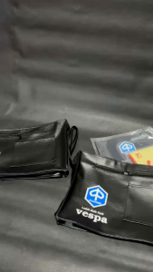 Tas dompet vespa dokumen kendaraan buku panduan tools kunci juga bisa. Exs dealer resmi bawaan saat beli motor dahulu. detail ukuran original