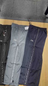 กางเกงผ้าร่มสปอร์ต แบบซิปข้าง ใส่ได้สองสไตล์ ดีไซน์คาดเส้น เงาสวย กันน้ำ แห้งไว ใส่สบาย